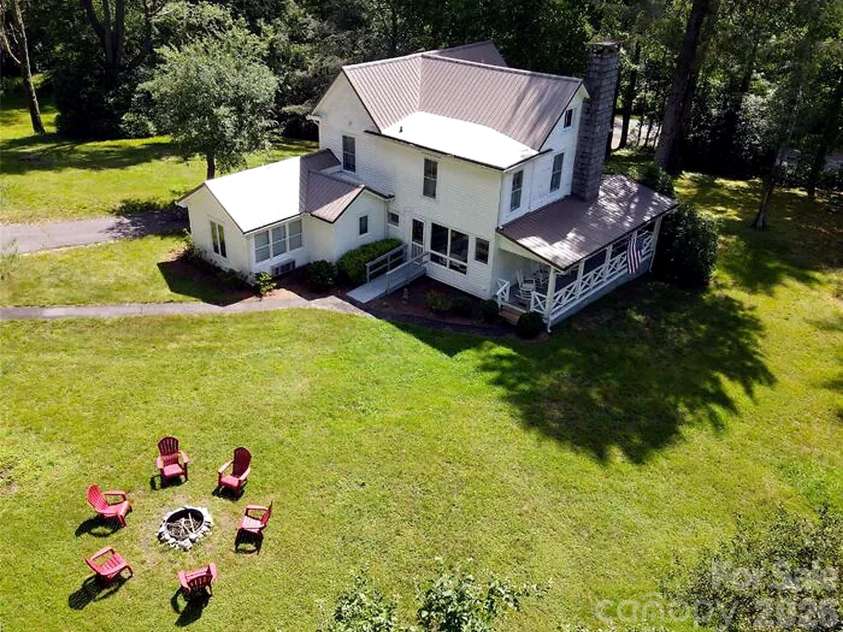 760 5th Street, Highlands, NC 28741.  MLS# CAR4390432, YatesRealty ID 29656. 