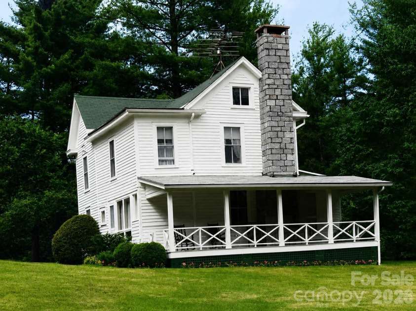 760 5th Street, Highlands, NC 28741.  MLS# CAR4390432, YatesRealty ID 29656. 