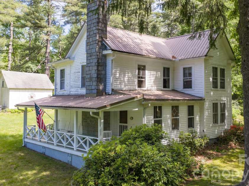 760 5th Street, Highlands, NC 28741.  MLS# CAR4390432, YatesRealty ID 29656. 