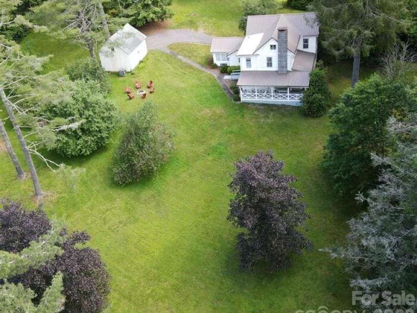 760 5th Street, Highlands, NC 28741.  MLS# CAR4390432, YatesRealty ID 29656. 