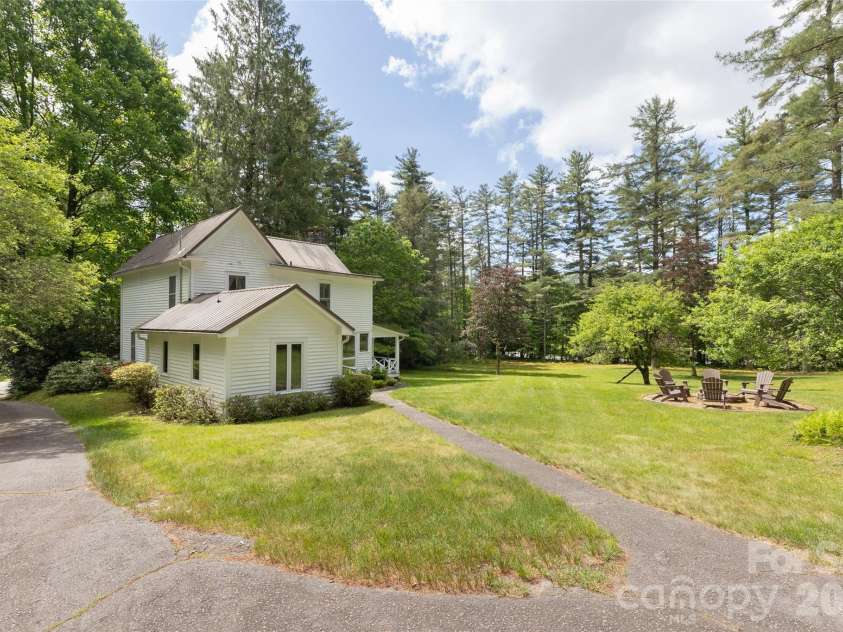 760 5th Street, Highlands, NC 28741.  MLS# CAR4390432, YatesRealty ID 29656. 