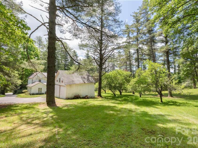760 5th Street, Highlands, NC 28741.  MLS# CAR4390432, YatesRealty ID 29656. 