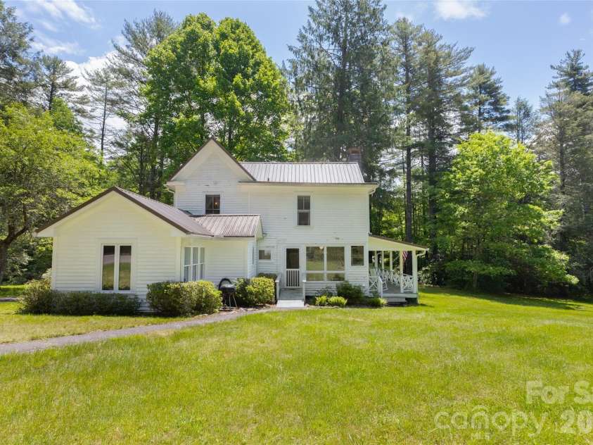 760 5th Street, Highlands, NC 28741.  MLS# CAR4390432, YatesRealty ID 29656. 