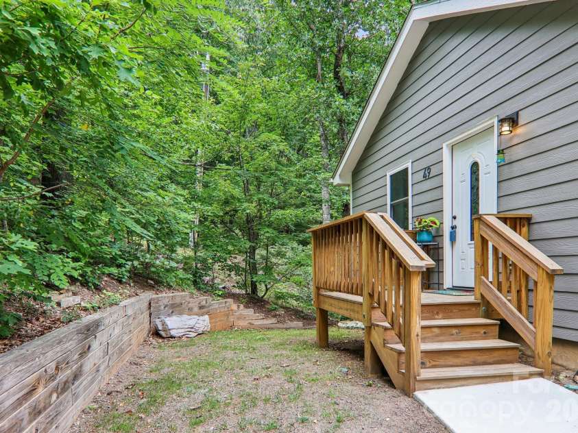 49 Wilderness Trail, Candler, NC 28715.  MLS# CAR4391801, YatesRealty ID 29657. Ample level parking and turn around space outside garage