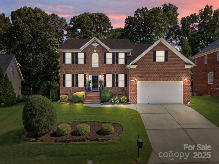 9329 Uxbridge Lane, Huntersville, NC 28078.  MLS# CAR4284794, YatesRealty ID 29657. 