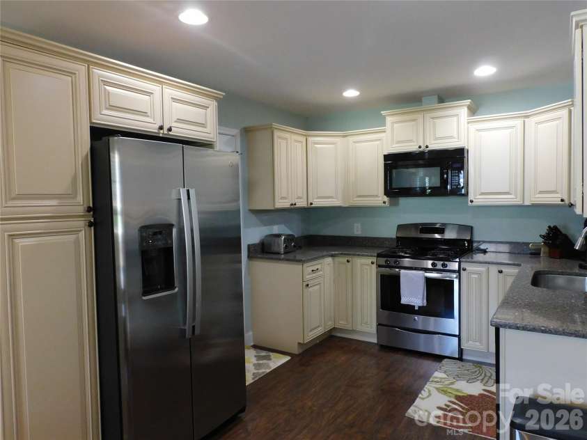 612 Red Hawk Way, Clover, SC 29710.  MLS# CAR4389911, YatesRealty ID 29658. Kitchen