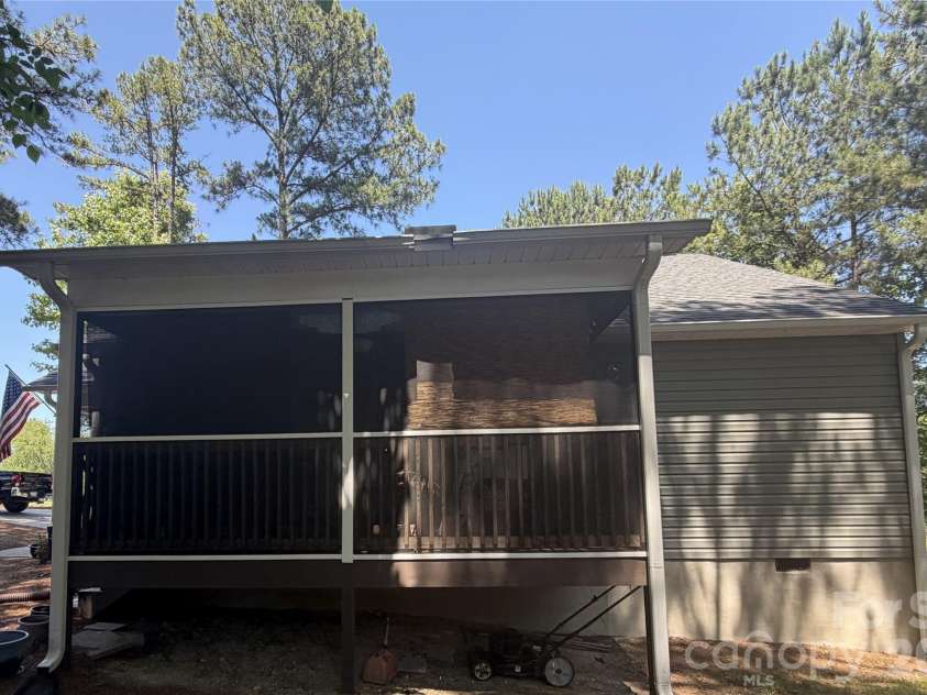 612 Red Hawk Way, Clover, SC 29710.  MLS# CAR4389911, YatesRealty ID 29658. Side Screened in Porch