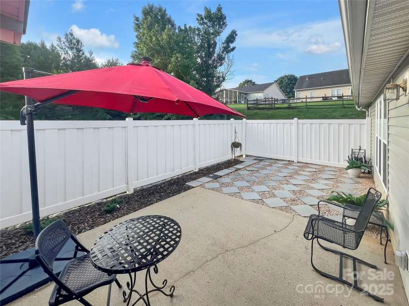 200 Edinburgh Court, Mount Holly, NC 28120.  MLS# CAR4283108, YatesRealty ID 29659. 