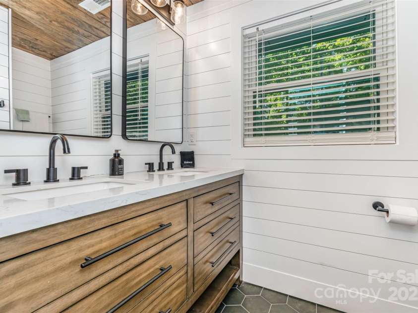 128 Wickford Lane, Mooresville, NC 28117.  MLS# CAR4302925, YatesRealty ID 2966. 