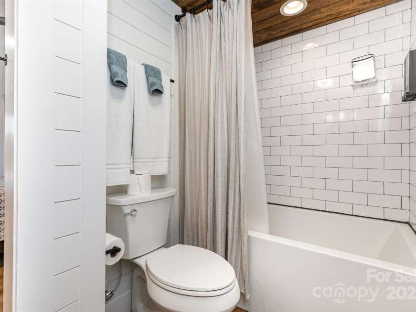 128 Wickford Lane, Mooresville, NC 28117.  MLS# CAR4302925, YatesRealty ID 2966. 