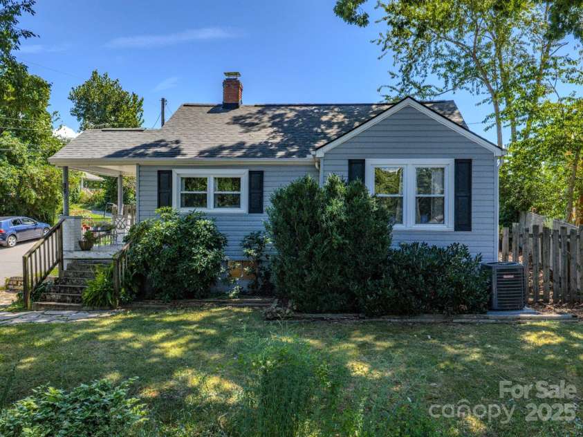 122 Michigan Avenue, Asheville, NC 28806.  MLS# CAR4285433, YatesRealty ID 29660. Michigan Ave View