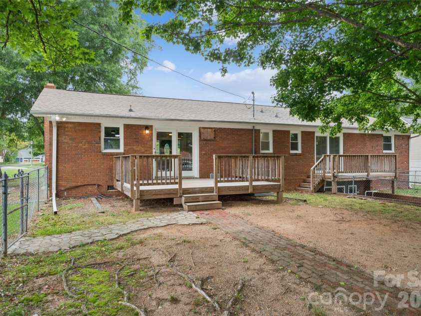 615 5th Street, Landis, NC 28088.  MLS# CAR4386679, YatesRealty ID 29662. 