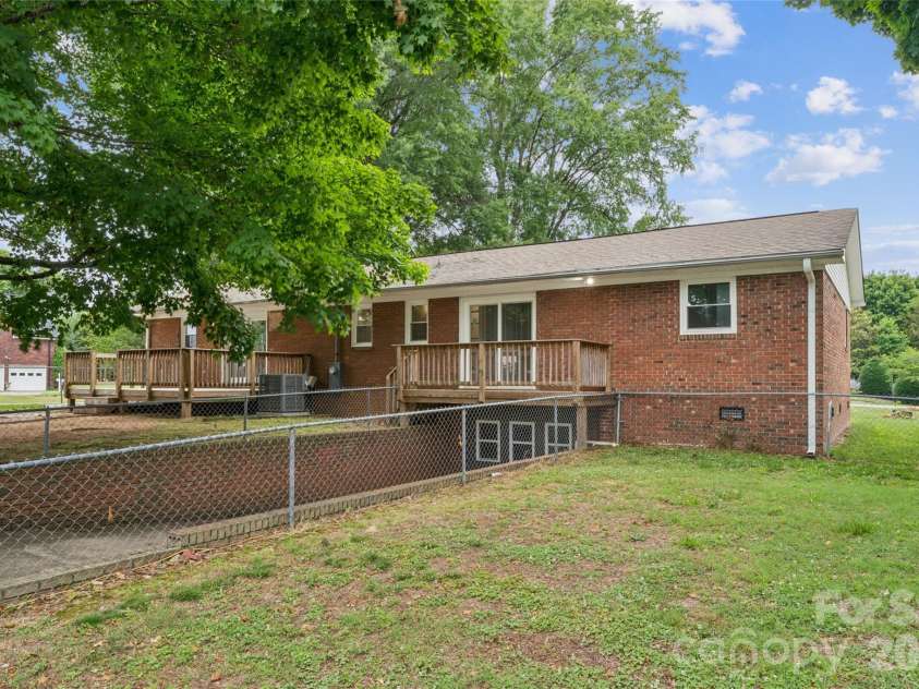 615 5th Street, Landis, NC 28088.  MLS# CAR4386679, YatesRealty ID 29662. 