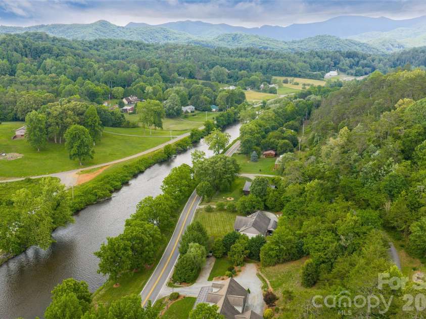 980 River Road, Sylva, NC 28779.  MLS# CAR4389652, YatesRealty ID 29663. 
