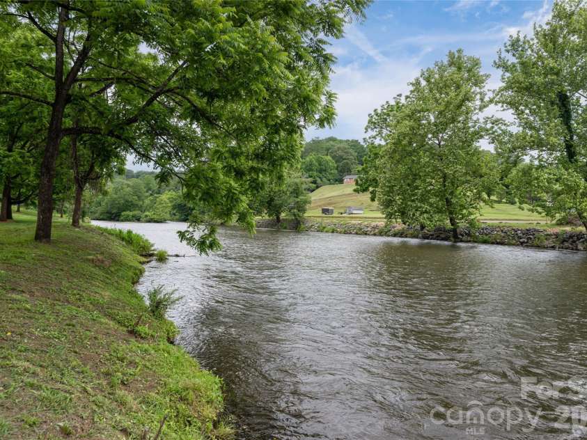 980 River Road, Sylva, NC 28779.  MLS# CAR4389652, YatesRealty ID 29663. 