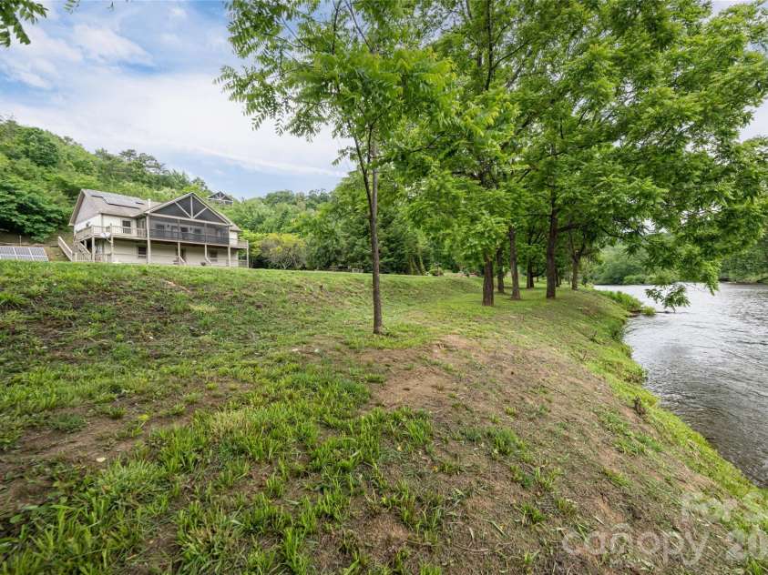 980 River Road, Sylva, NC 28779.  MLS# CAR4389652, YatesRealty ID 29663. 