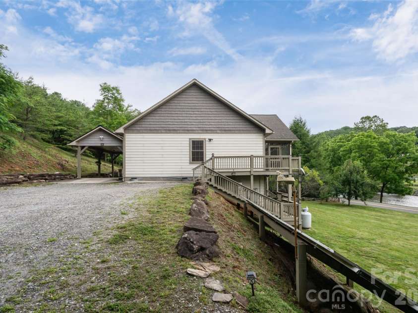 980 River Road, Sylva, NC 28779.  MLS# CAR4389652, YatesRealty ID 29663. 