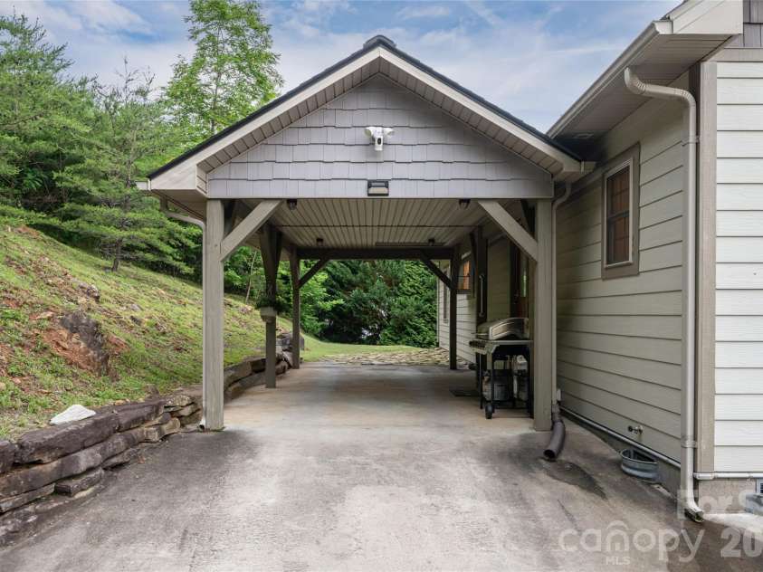 980 River Road, Sylva, NC 28779.  MLS# CAR4389652, YatesRealty ID 29663. 