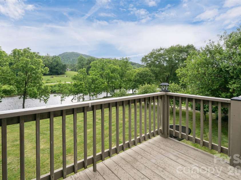 980 River Road, Sylva, NC 28779.  MLS# CAR4389652, YatesRealty ID 29663. 