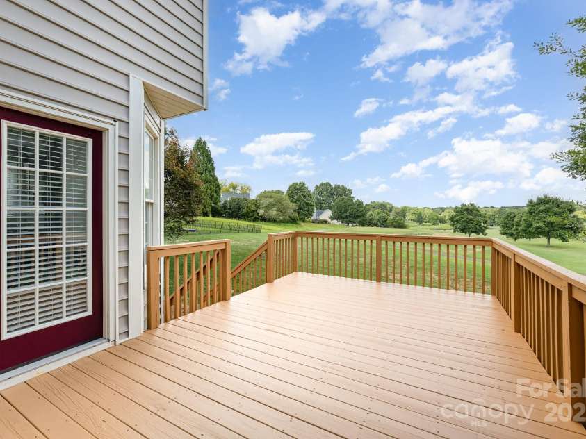 376 Kingsmill Drive, Advance, NC 27006.  MLS# CAR4281877, YatesRealty ID 29664. 