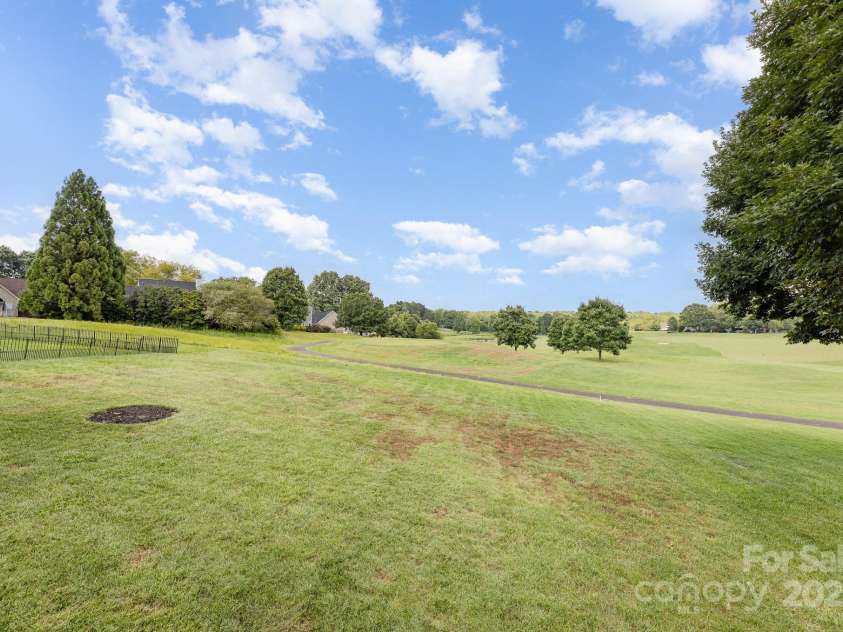 376 Kingsmill Drive, Advance, NC 27006.  MLS# CAR4281877, YatesRealty ID 29664. 