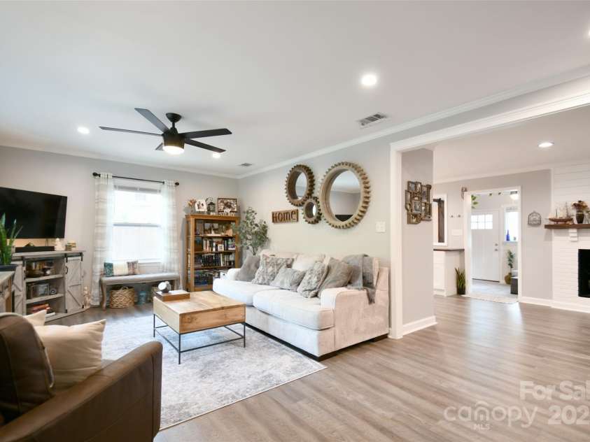 4014 Larkspur Lane, Charlotte, NC 28205.  MLS# CAR4287638, YatesRealty ID 29665. 