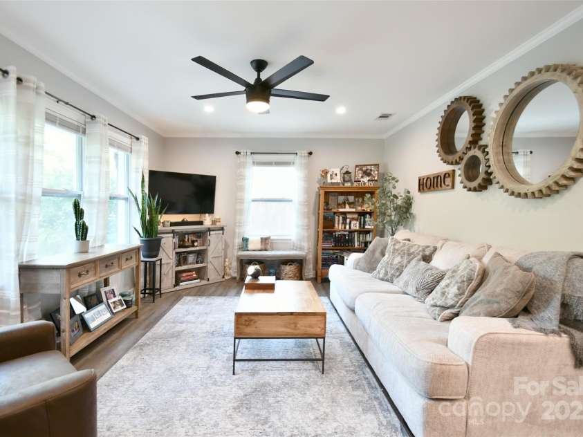 4014 Larkspur Lane, Charlotte, NC 28205.  MLS# CAR4287638, YatesRealty ID 29665. 