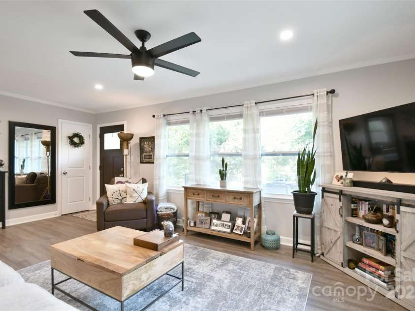 4014 Larkspur Lane, Charlotte, NC 28205.  MLS# CAR4287638, YatesRealty ID 29665. 