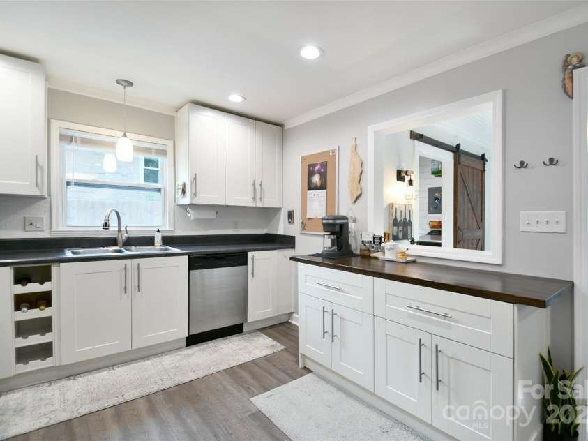 4014 Larkspur Lane, Charlotte, NC 28205.  MLS# CAR4287638, YatesRealty ID 29665. 