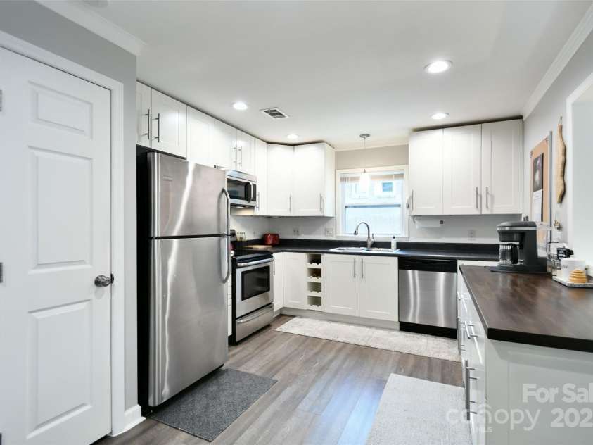 4014 Larkspur Lane, Charlotte, NC 28205.  MLS# CAR4287638, YatesRealty ID 29665. 
