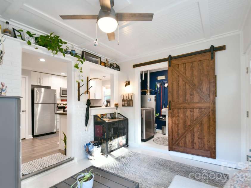 4014 Larkspur Lane, Charlotte, NC 28205.  MLS# CAR4287638, YatesRealty ID 29665. 