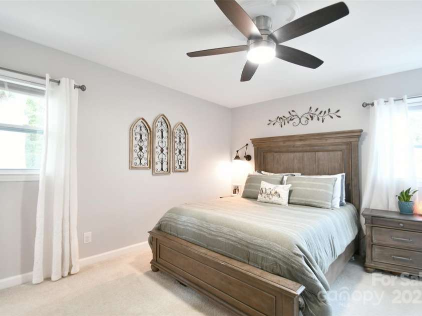 4014 Larkspur Lane, Charlotte, NC 28205.  MLS# CAR4287638, YatesRealty ID 29665. 