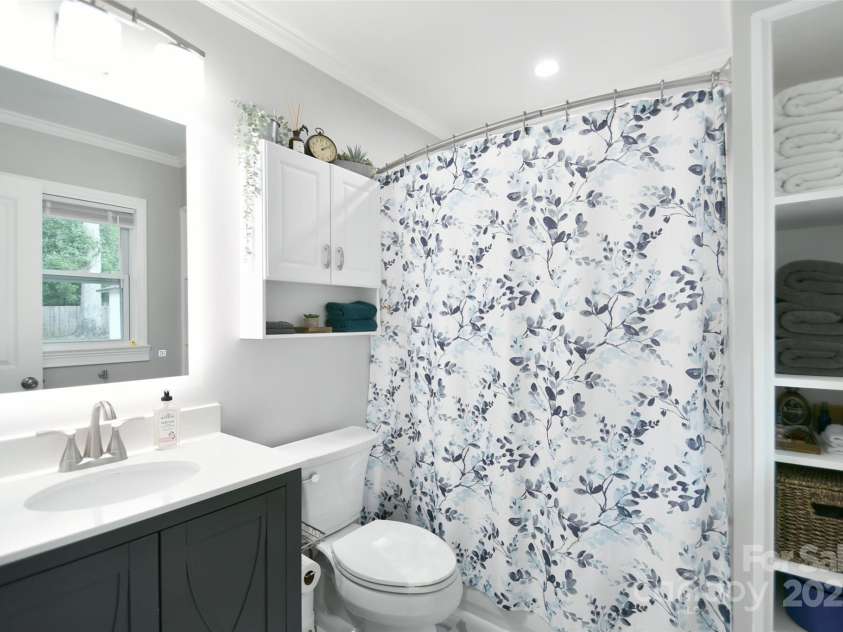 4014 Larkspur Lane, Charlotte, NC 28205.  MLS# CAR4287638, YatesRealty ID 29665. 