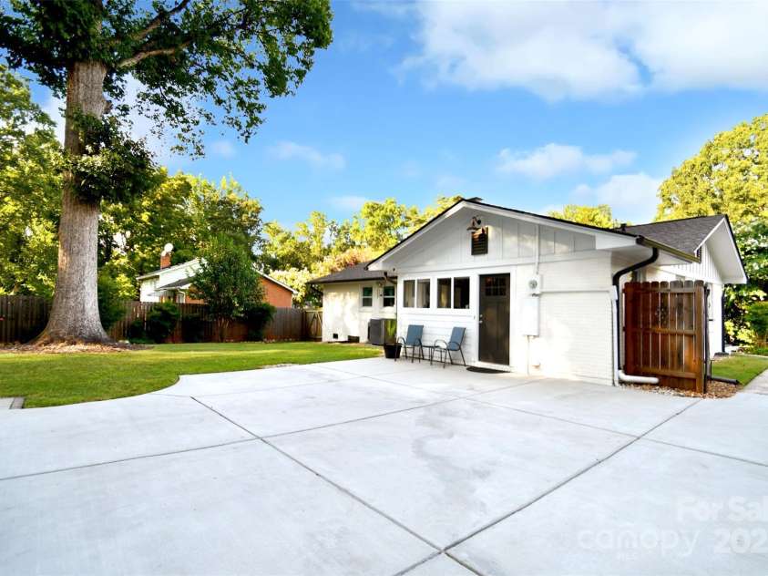 4014 Larkspur Lane, Charlotte, NC 28205.  MLS# CAR4287638, YatesRealty ID 29665. 