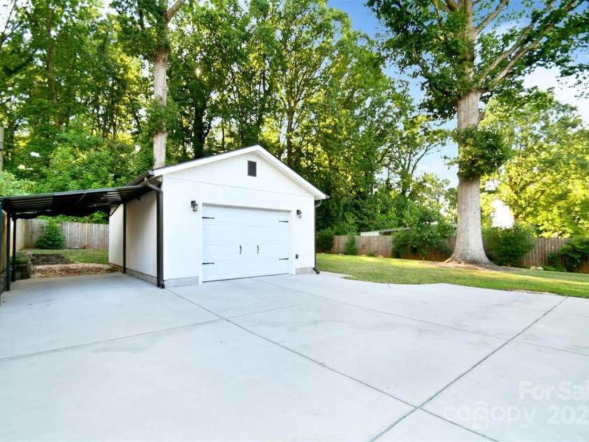 4014 Larkspur Lane, Charlotte, NC 28205.  MLS# CAR4287638, YatesRealty ID 29665. 