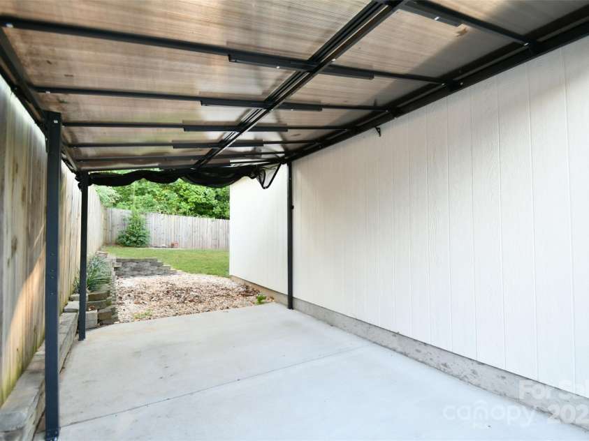 4014 Larkspur Lane, Charlotte, NC 28205.  MLS# CAR4287638, YatesRealty ID 29665. 