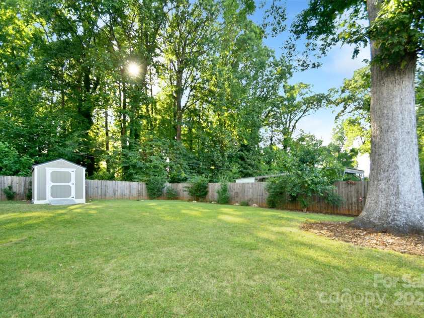 4014 Larkspur Lane, Charlotte, NC 28205.  MLS# CAR4287638, YatesRealty ID 29665. 