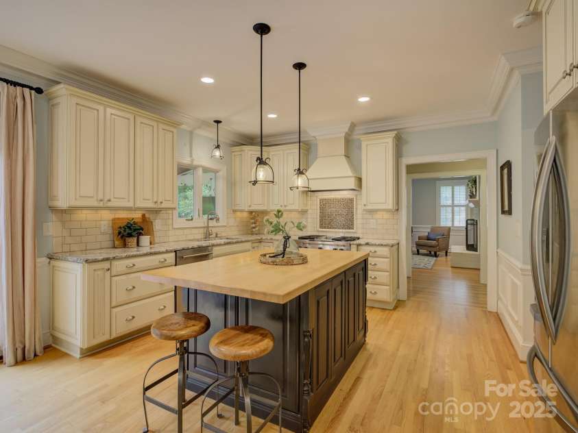 2621 Winding Oak Drive, Charlotte, NC 28270.  MLS# CAR4285798, YatesRealty ID 29666. 