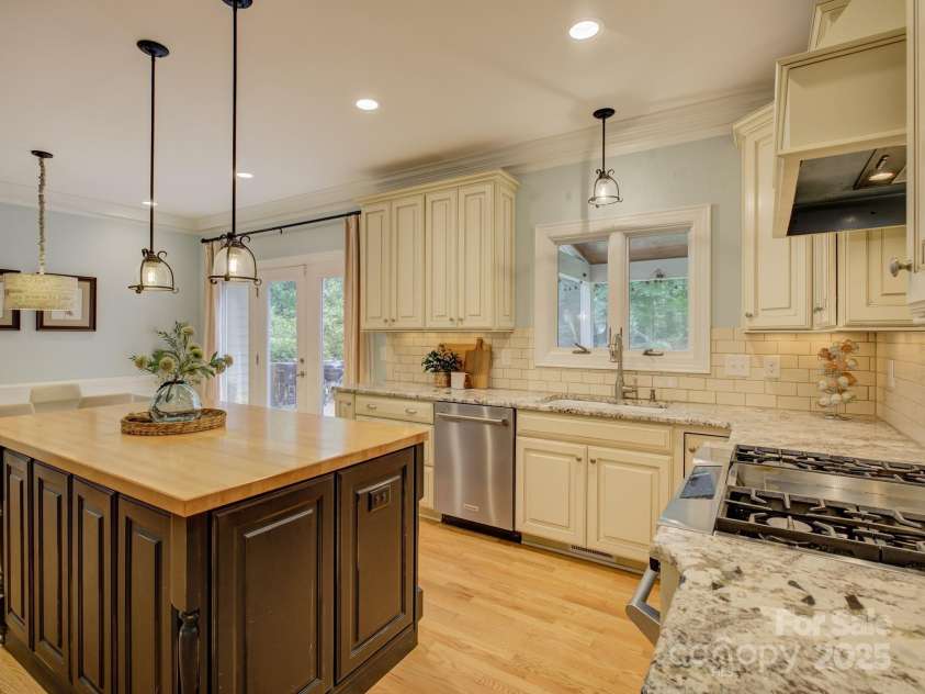 2621 Winding Oak Drive, Charlotte, NC 28270.  MLS# CAR4285798, YatesRealty ID 29666. 