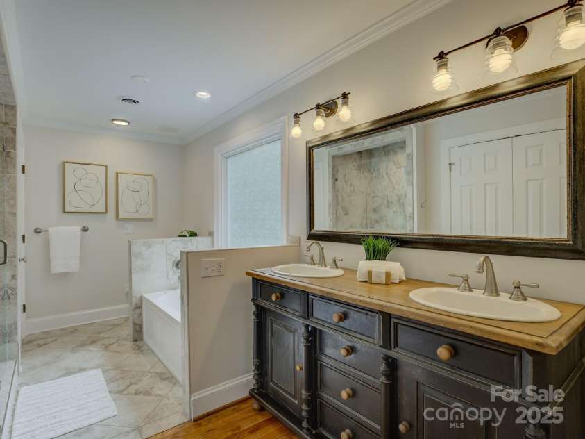 2621 Winding Oak Drive, Charlotte, NC 28270.  MLS# CAR4285798, YatesRealty ID 29666. 