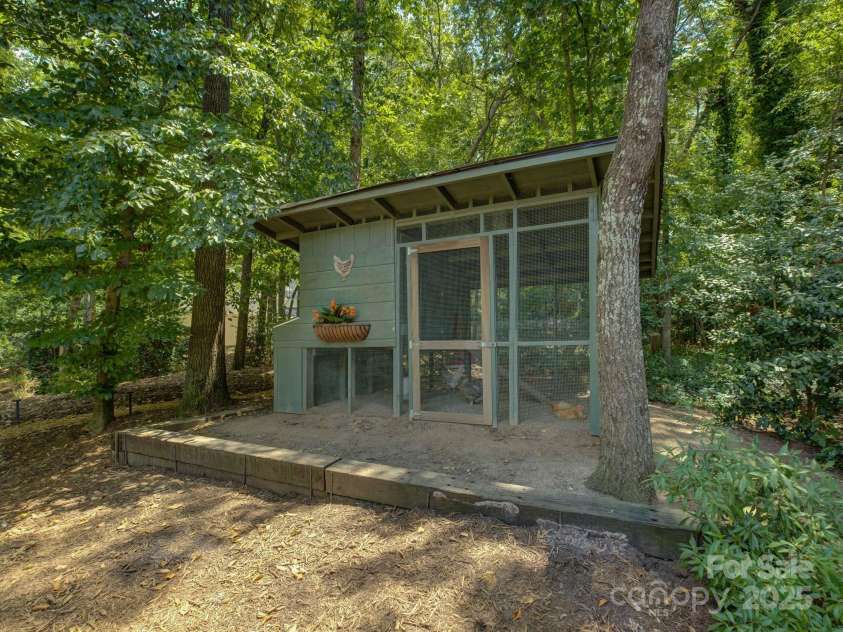 2621 Winding Oak Drive, Charlotte, NC 28270.  MLS# CAR4285798, YatesRealty ID 29666. 