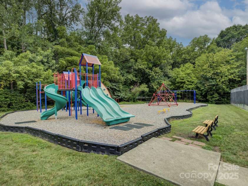 2621 Winding Oak Drive, Charlotte, NC 28270.  MLS# CAR4285798, YatesRealty ID 29666. 