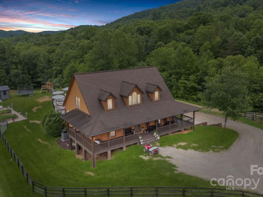 6500 Duck Creek Road, Lenoir, NC 28645.  MLS# CAR4258790, YatesRealty ID 29667. 6500 Duck Creek 