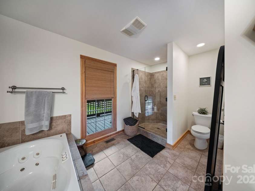 6500 Duck Creek Road, Lenoir, NC 28645.  MLS# CAR4258790, YatesRealty ID 29667. Master Bath