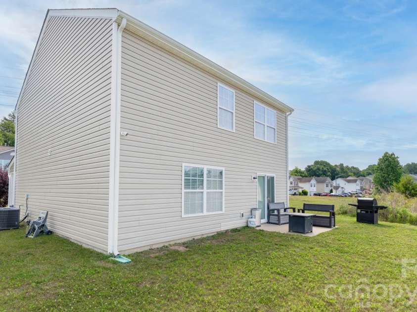 985 Sundance Drive, Gastonia, NC 28054.  MLS# CAR4378323, YatesRealty ID 29667. 