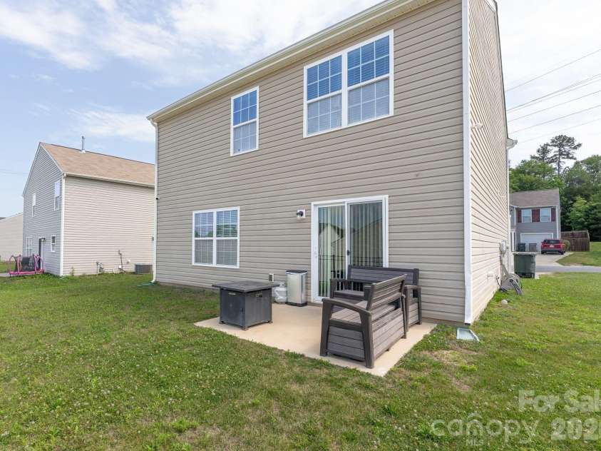 985 Sundance Drive, Gastonia, NC 28054.  MLS# CAR4378323, YatesRealty ID 29667. 