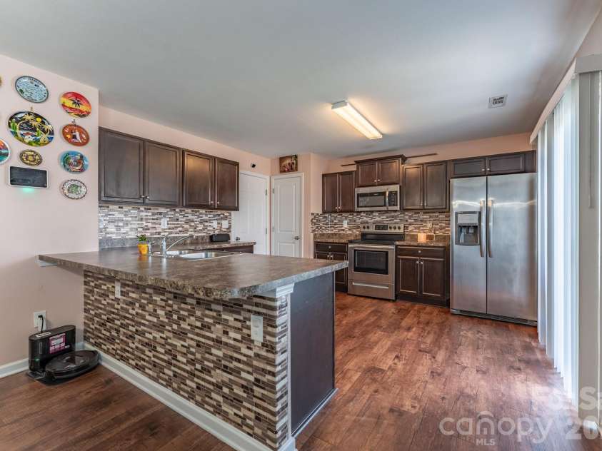 985 Sundance Drive, Gastonia, NC 28054.  MLS# CAR4378323, YatesRealty ID 29667. 