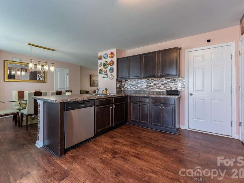 985 Sundance Drive, Gastonia, NC 28054.  MLS# CAR4378323, YatesRealty ID 29667. 