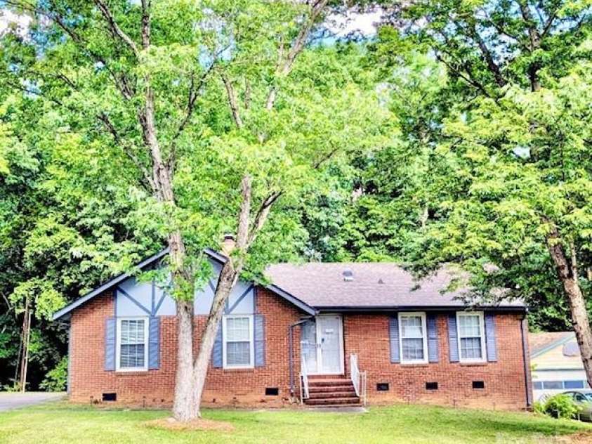 7133 Tall Tree Lane, Charlotte, NC 28214.  MLS# CAR4264939, YatesRealty ID 29668. 