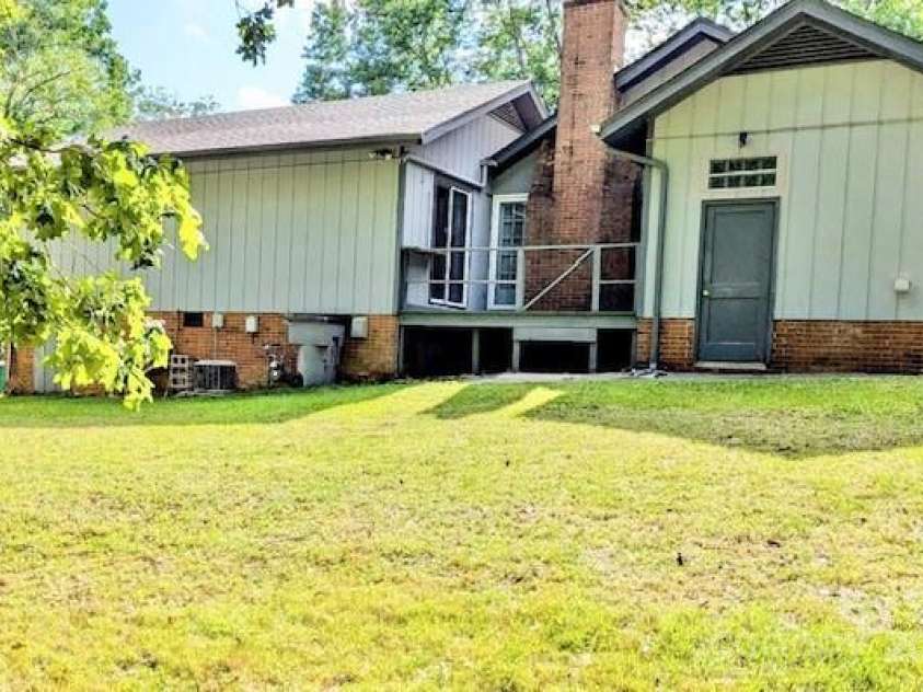 7133 Tall Tree Lane, Charlotte, NC 28214.  MLS# CAR4264939, YatesRealty ID 29668. 